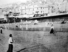 Tennis-on-the-cricket-ground.-1918.